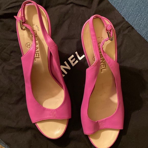 💕 Authentic Chanel Slingbacks 💕 - Picture 9 of 11